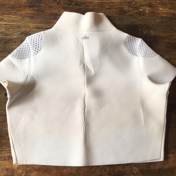 Alo Yoga short sleeve top - Picture 2 of 5